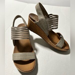 Skechers Cali Luxe Foam Tan Brown Cork Wedge Heel Sandal Size 8